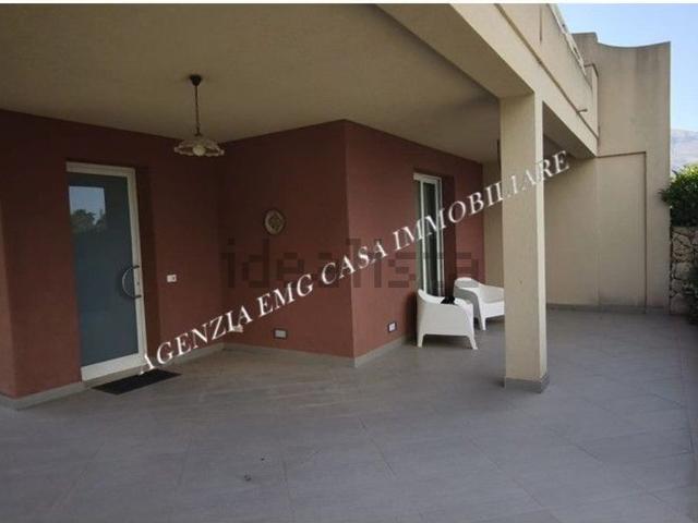 Villetta bifamiliare in vendita di 180 m² in Contrada Fraginesi, 81