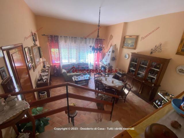 Villetta bifamiliare in vendita di 180 m² in Contrada Ponte di Chiavetta, 7