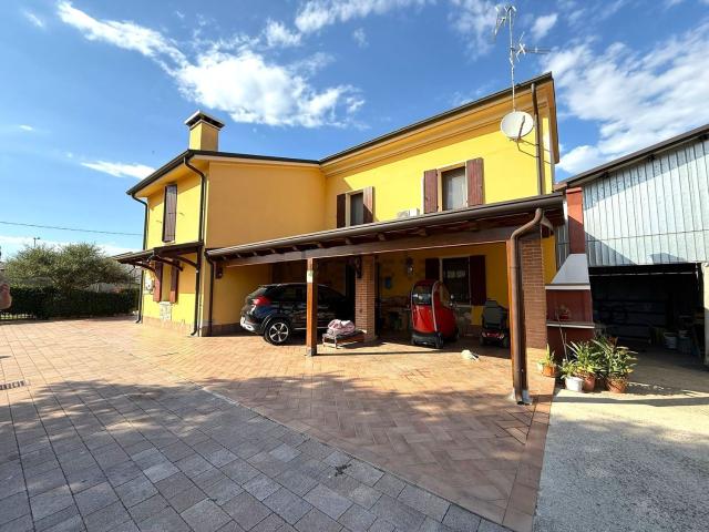 Villetta bifamiliare in vendita di 180 m² in Corso della Vittoria, 2