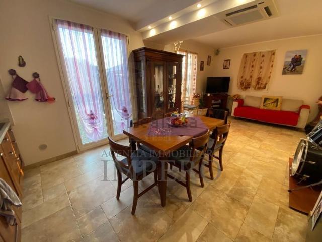 Villetta bifamiliare in vendita di 180 m² in Strada Senza Nome, 104
