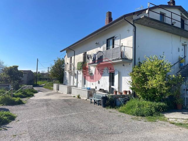 Villetta bifamiliare in vendita di 180 m² in Strada Senza Nome