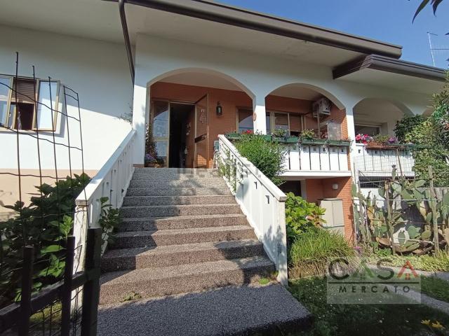 Villetta bifamiliare in vendita di 180 m² in Via Terza Armata