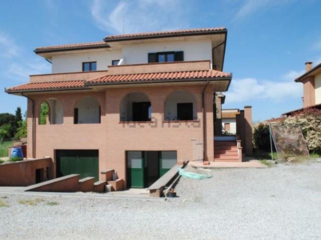 Villetta bifamiliare in vendita di 180 m² in Via Trasimeno Panicarola
