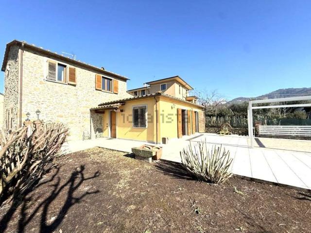 Villetta bifamiliare in vendita di 180 m² in Via Vecchia Milloni