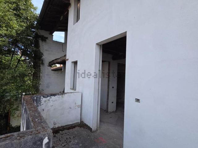 Villetta bifamiliare in vendita di 180 m² in Via Vecchia Pesciatina