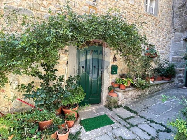 Villetta bifamiliare in vendita di 180 m² in Via Vittorio Emanuele, 24