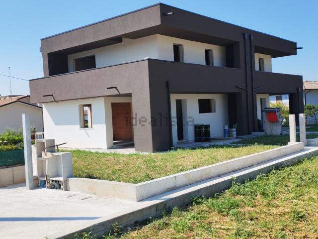 Villetta bifamiliare in vendita di 180 m² in Via Zanche, 2