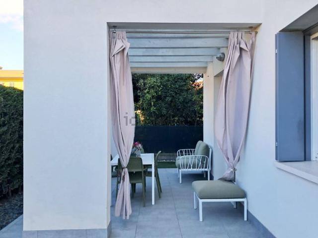 Villetta bifamiliare in vendita di 180 m² in Via Zermanesa