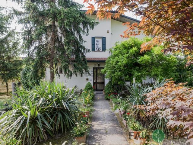 Villetta bifamiliare in vendita di 180 m² in Via Achille Grandi, 12