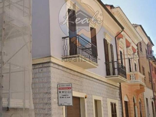 Villetta bifamiliare in vendita di 180 m² in Via Albino Caselli, 14