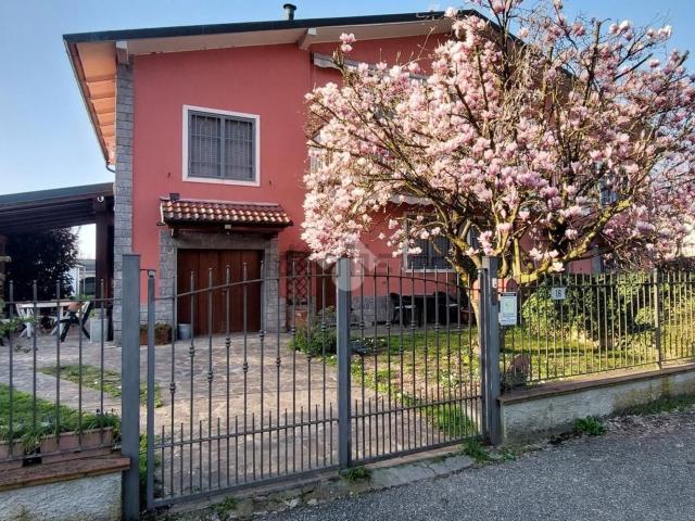 Villetta bifamiliare in vendita di 180 m² in Via Anna Frank, 16