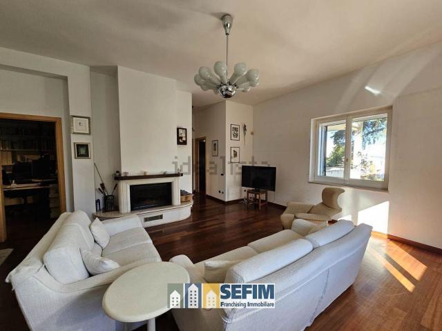 Villetta bifamiliare in vendita di 180 m² in Via Antonio Brancaccio