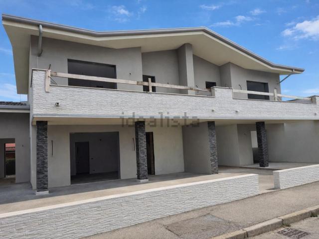 Villetta bifamiliare in vendita di 180 m² in Via Avogadro