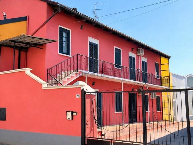 Villetta bifamiliare in vendita di 180 m² in Via Avvocato Pietro Castino, 20