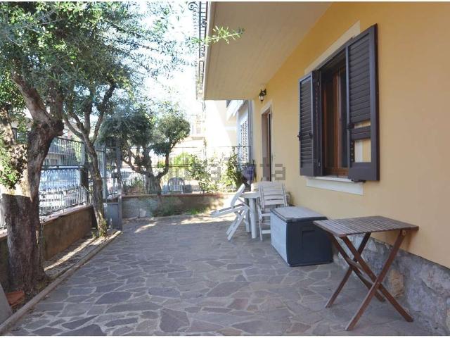 Villetta bifamiliare in vendita di 180 m² in Via Benedetto Croce