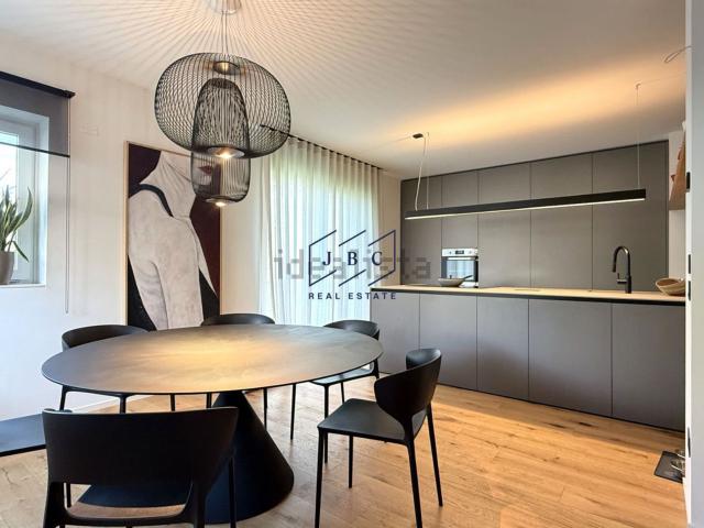 Villetta bifamiliare in vendita di 180 m² in Via Bosco di Camino