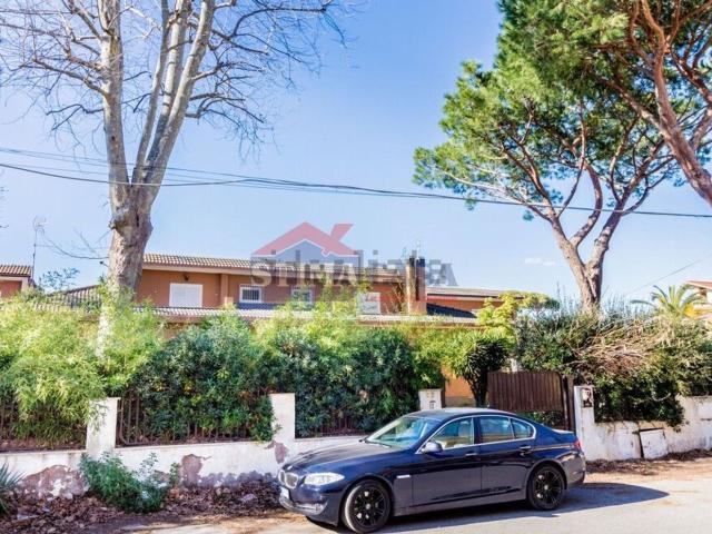 Villetta bifamiliare in vendita di 180 m² in Via Brentonico, 122
