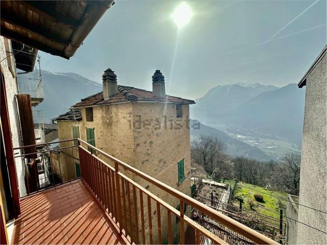 Villetta bifamiliare in vendita di 180 m² in Via C. Adamoli