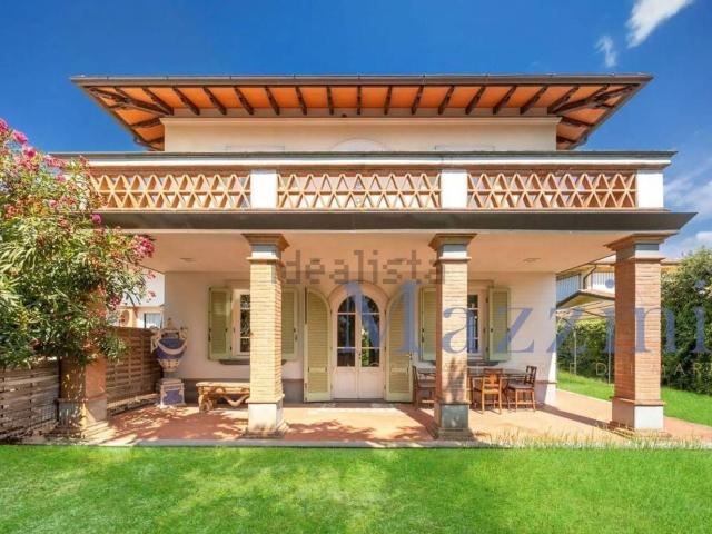 Villetta bifamiliare in vendita di 180 m² in Via Carlo del Prete