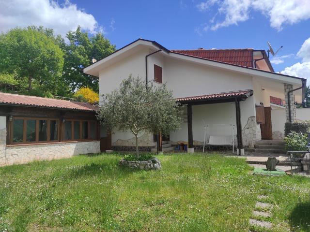 Villetta bifamiliare in vendita di 180 m² in Via Colle della Croce