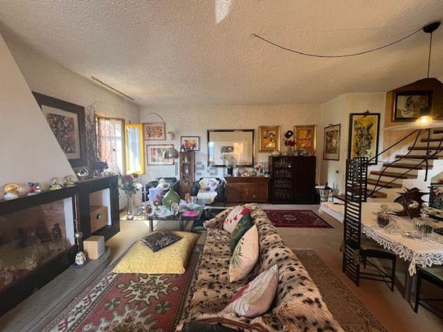 Villetta bifamiliare in vendita di 180 m² in Via Colle Palombara