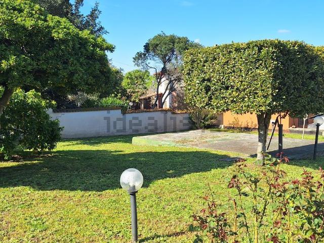 Villetta bifamiliare in vendita di 180 m² in Via dei Canarini