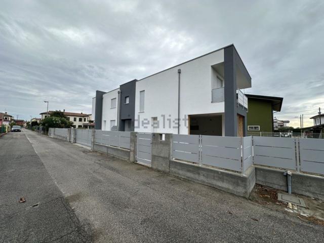Villetta bifamiliare in vendita di 180 m² in Via del Bosco, 5