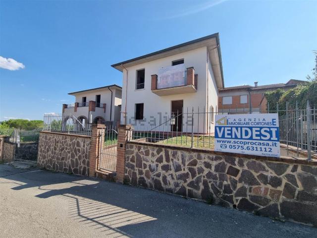 Villetta bifamiliare in vendita di 180 m² in Via del Duca