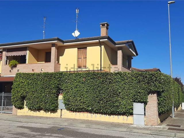 Villetta bifamiliare in vendita di 180 m² in Via della Pace