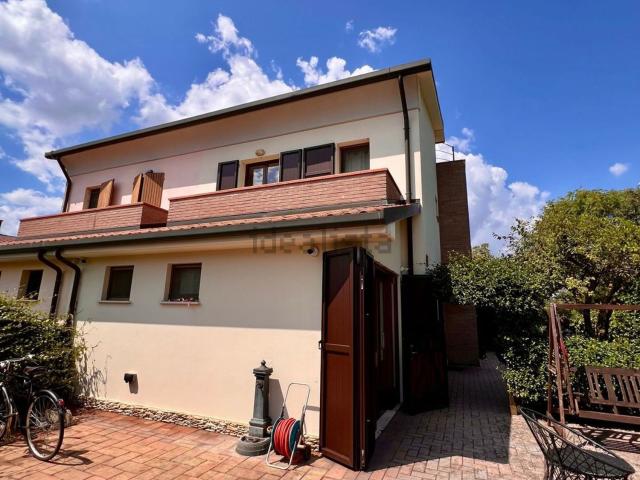 Villetta bifamiliare in vendita di 180 m² in Via delle Mandriole