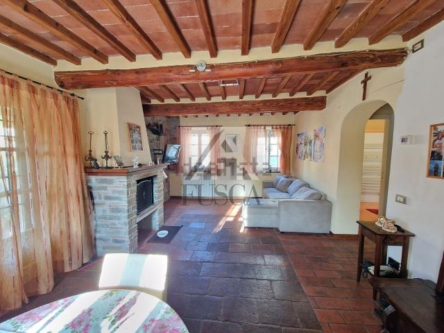 Villetta bifamiliare in vendita di 180 m² in Via di Mezzo II