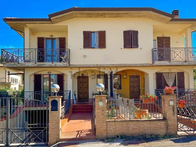 Villetta bifamiliare in vendita di 180 m² in Via Don Luigi Ridolfi, 52