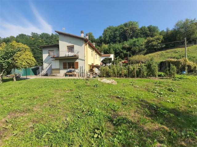 Villetta bifamiliare in vendita di 180 m² in Via Europa