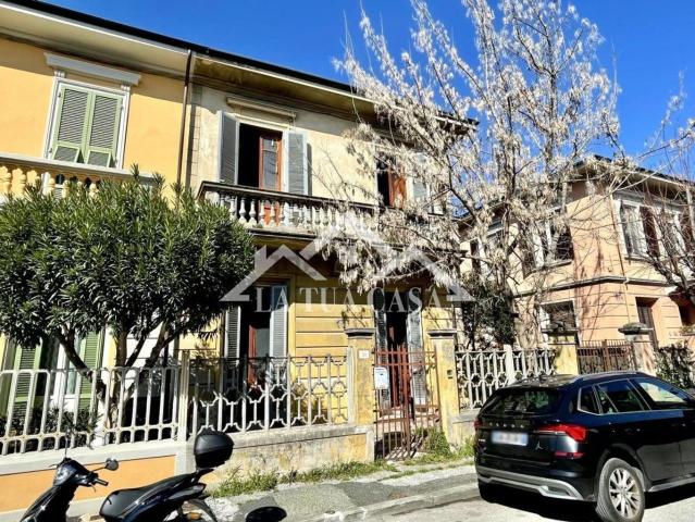 Villetta bifamiliare in vendita di 180 m² in Via Filippo Corridoni, 36