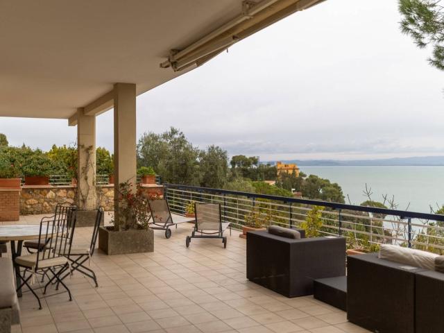 Villetta bifamiliare in vendita di 180 m² in Via Forconata