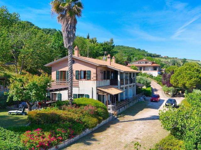 Villetta bifamiliare in vendita di 180 m² in Via Fratte Grandi, 7