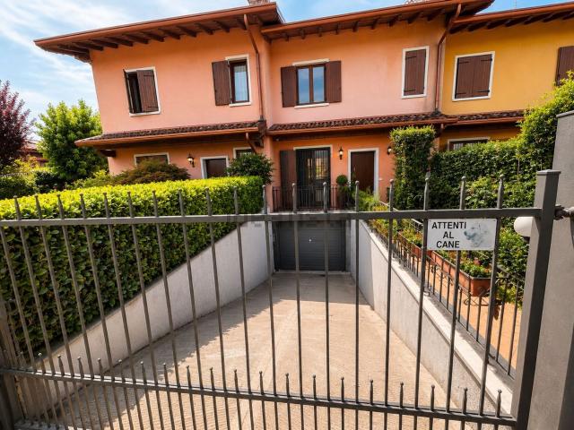 Villetta bifamiliare in vendita di 180 m² in Via Garella