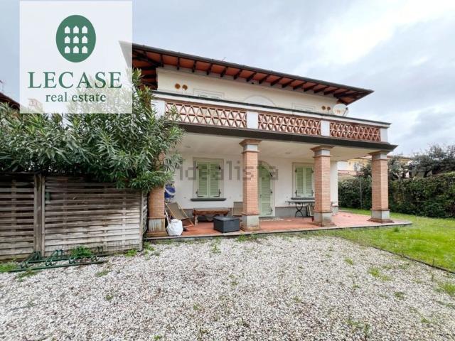 Villetta bifamiliare in vendita di 180 m² in Via Giuseppe Spinetti