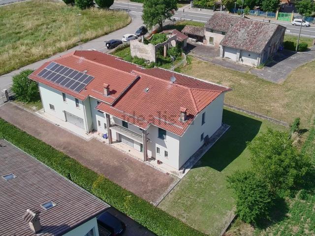 Villetta bifamiliare in vendita di 180 m² in Via Giuseppina Strepponi, 51