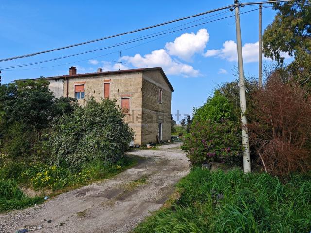 Villetta bifamiliare in vendita di 180 m² in Via Gromola Varolato, 39