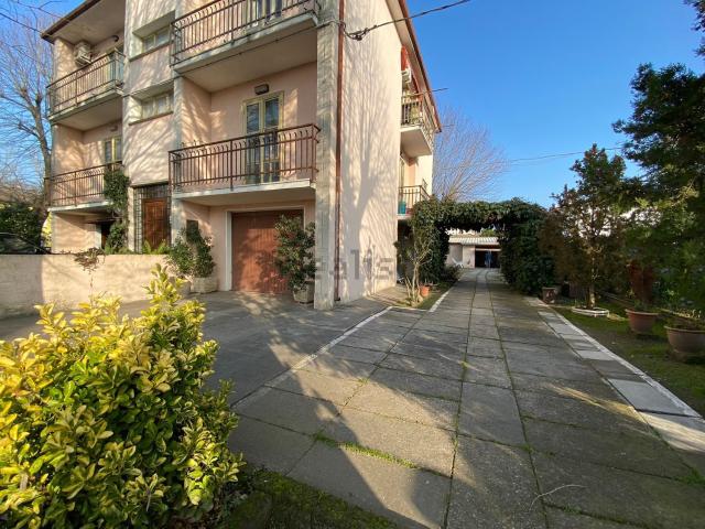 Villetta bifamiliare in vendita di 180 m² in Via Imperiali San Giuseeppe, 38