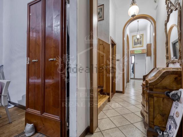 Villetta bifamiliare in vendita di 180 m² in Via Libia