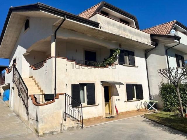 Villetta bifamiliare in vendita di 180 m² in Via Madonna del Carmine