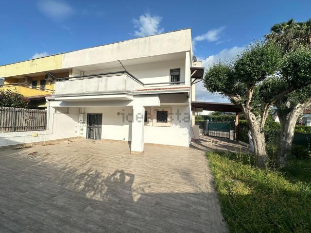 Villetta bifamiliare in vendita di 180 m² in Via Marenola