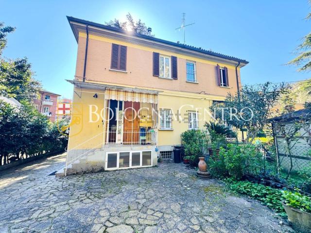 Villetta bifamiliare in vendita di 180 m² in Via Mezzacosta
