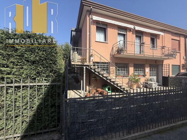 Villetta bifamiliare in vendita di 180 m² in Via Montello