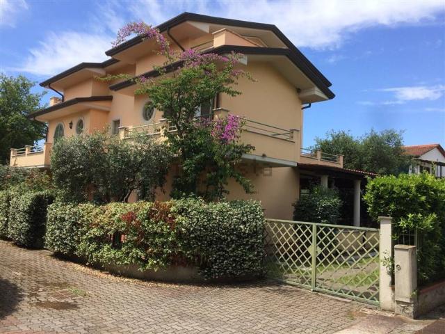 Villetta bifamiliare in vendita di 180 m² in Via Pardini, 7