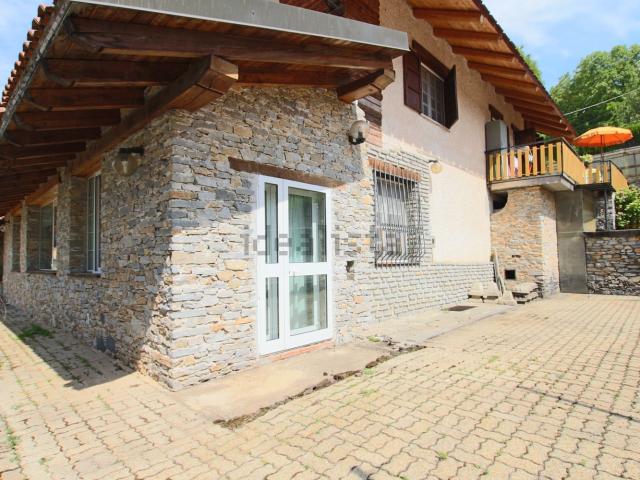 Villetta bifamiliare in vendita di 180 m² in Via Provinciale, 52
