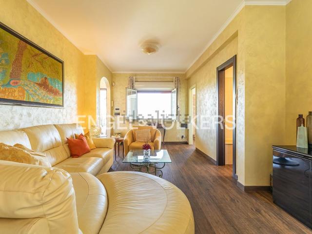Villetta bifamiliare in vendita di 180 m² in Via Pratica di Mare