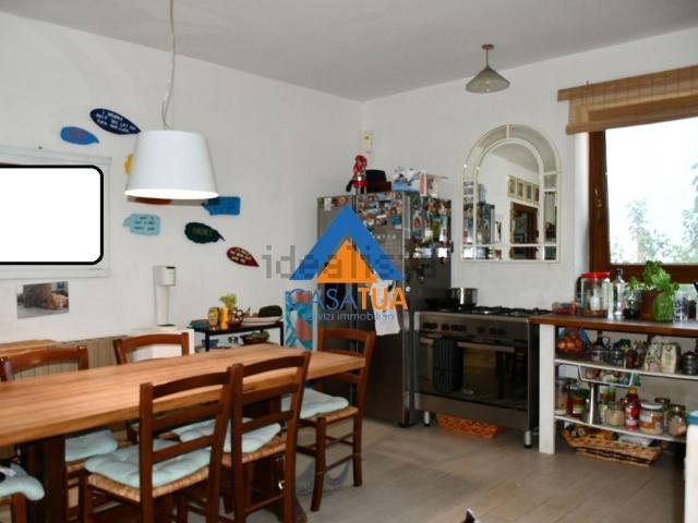 Villetta bifamiliare in vendita di 180 m² in Via Rimembranze, 8